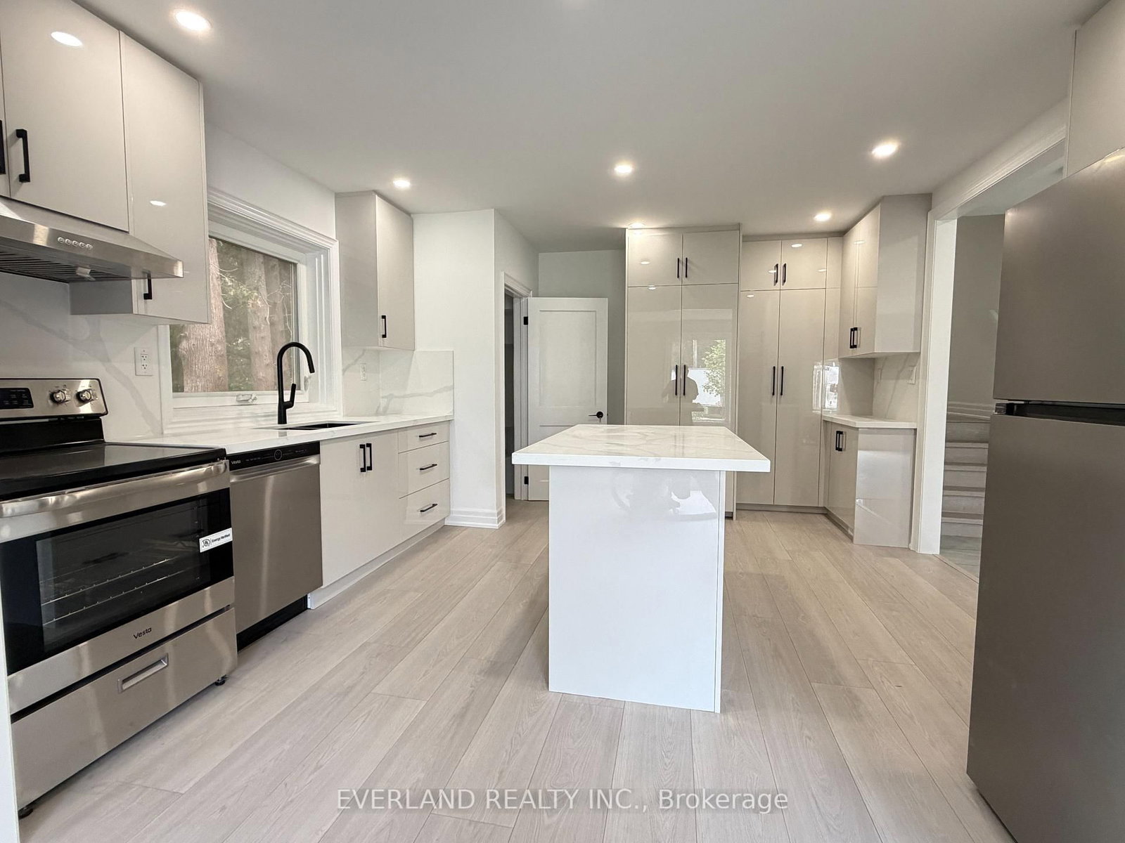 116 Sylvan Avenue • Toronto, ON photo 9