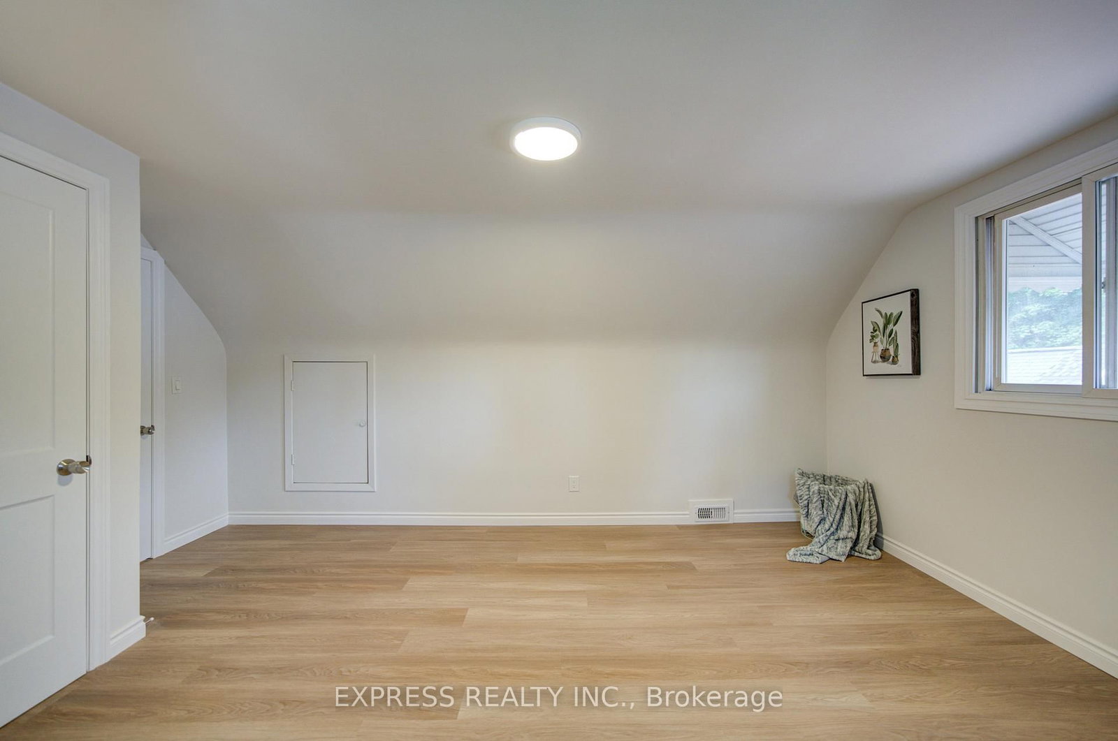 Listing Image 50