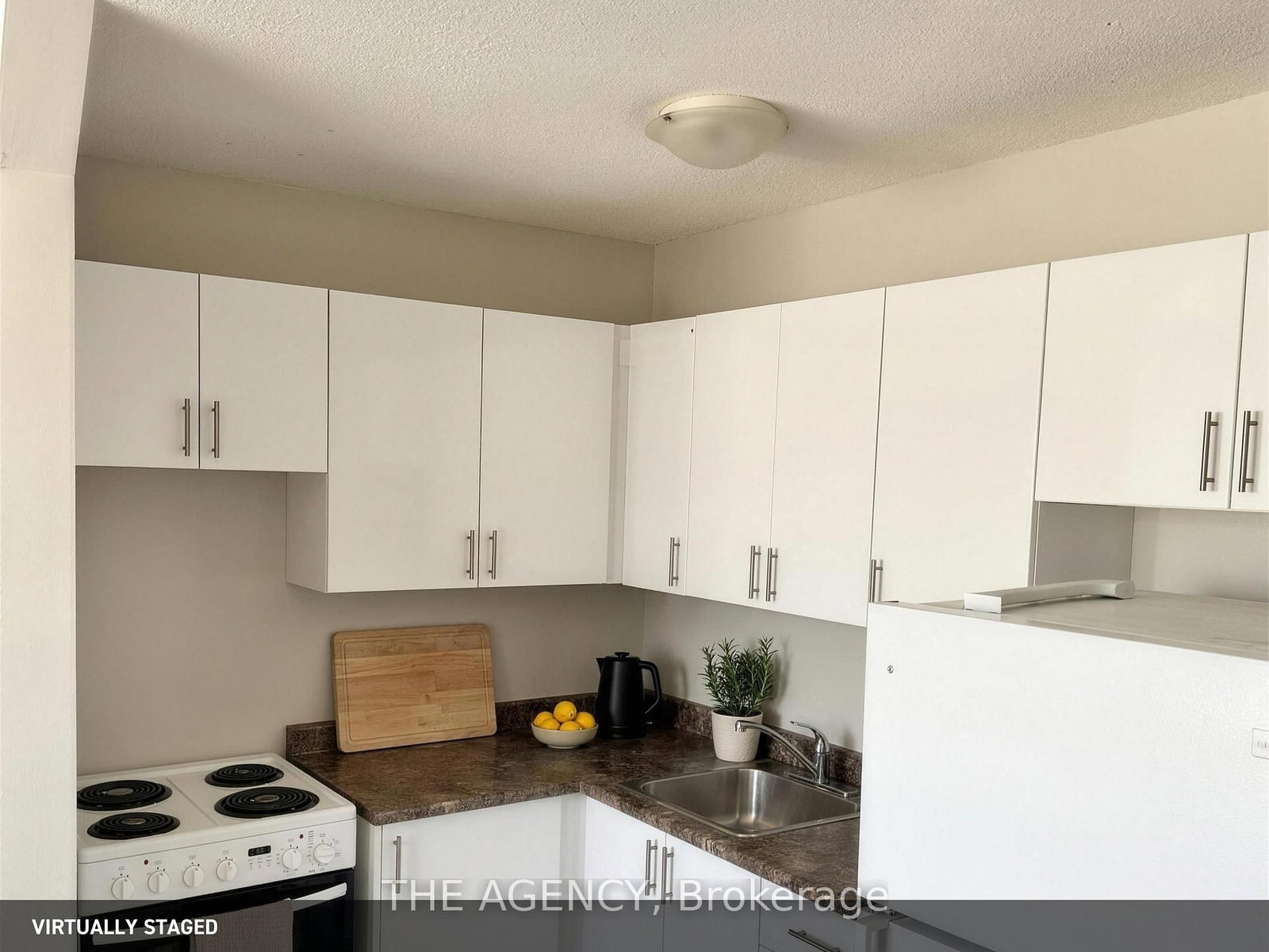 9 - 45 King Avenue W, Clarington 2