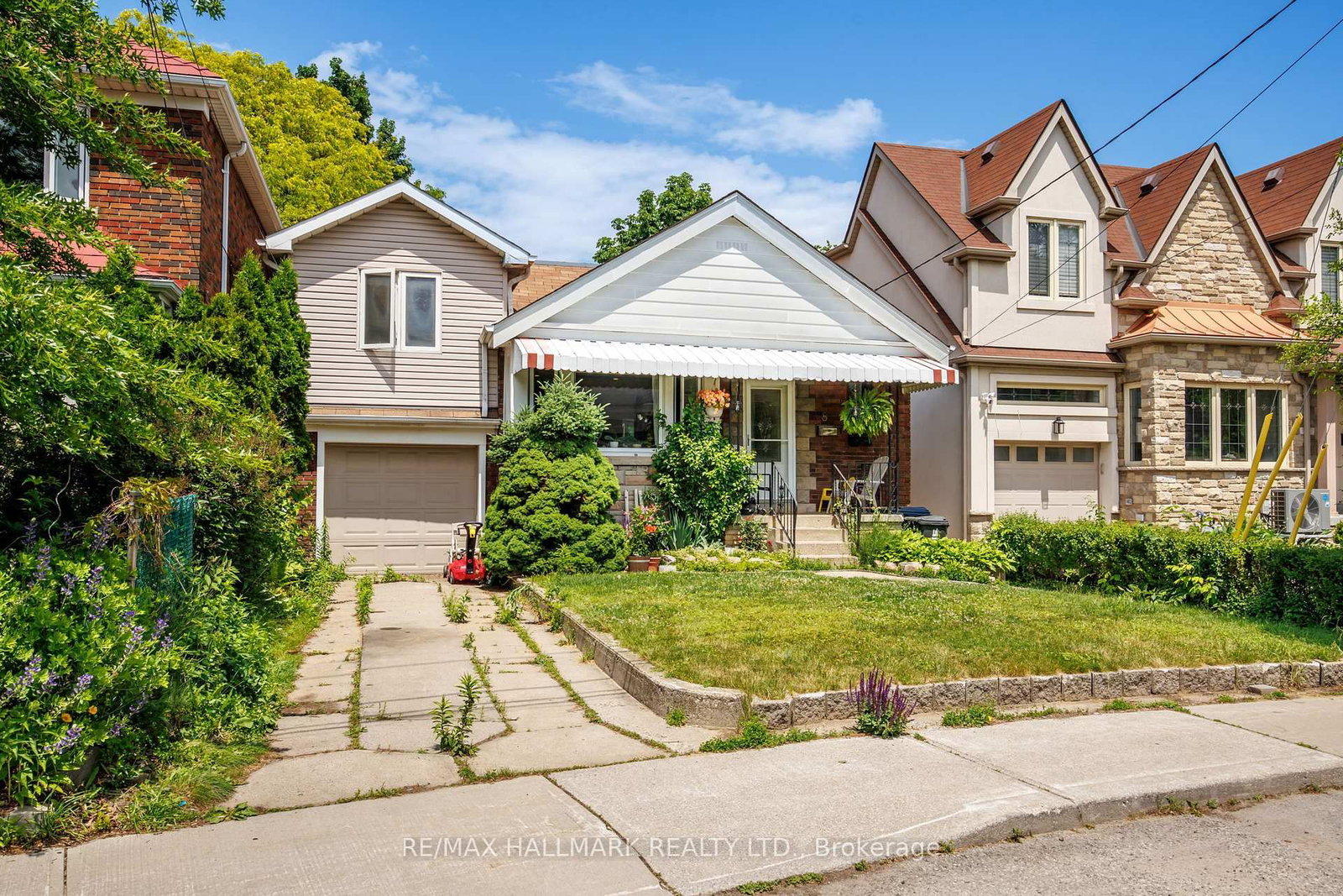 8 Davies Crescent • Toronto, ON photo 38