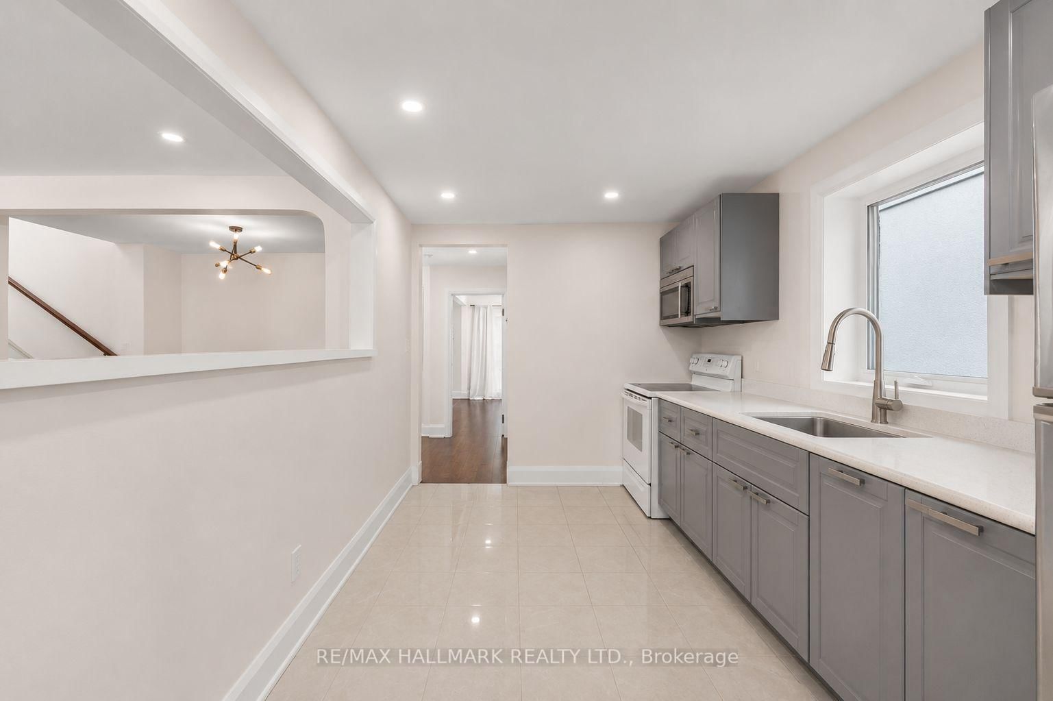8 Davies Crescent • Toronto, ON photo 8