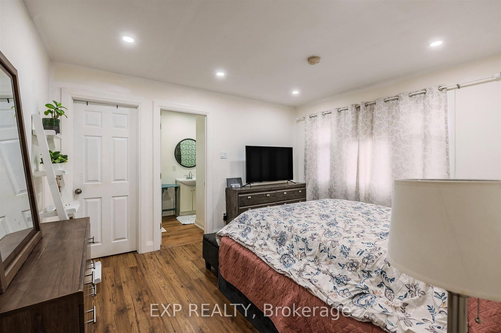 829 Athol St, Whitby, view 13