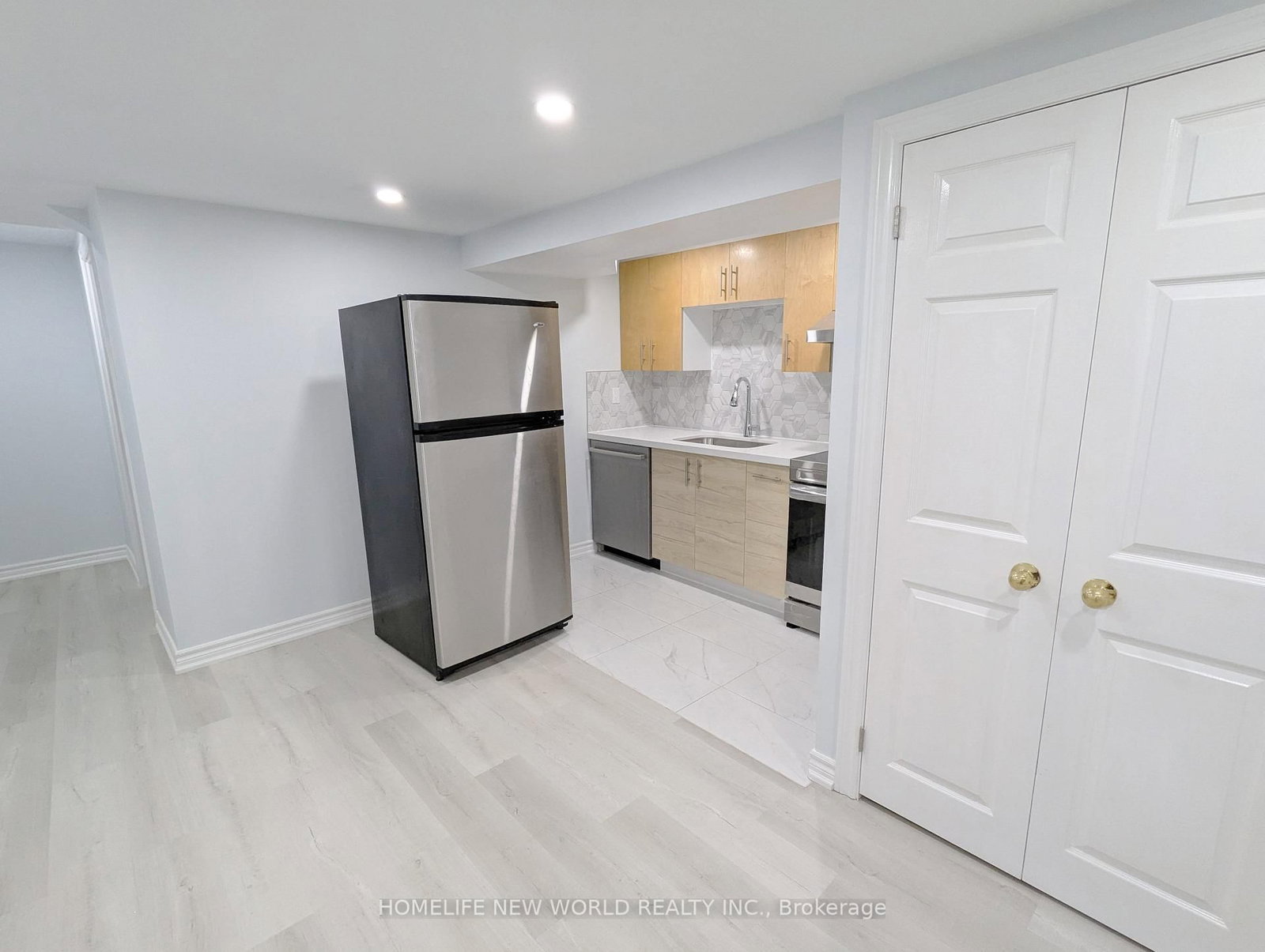 Lower-90 Oakvale Avenue, Toronto, ON, photo 2