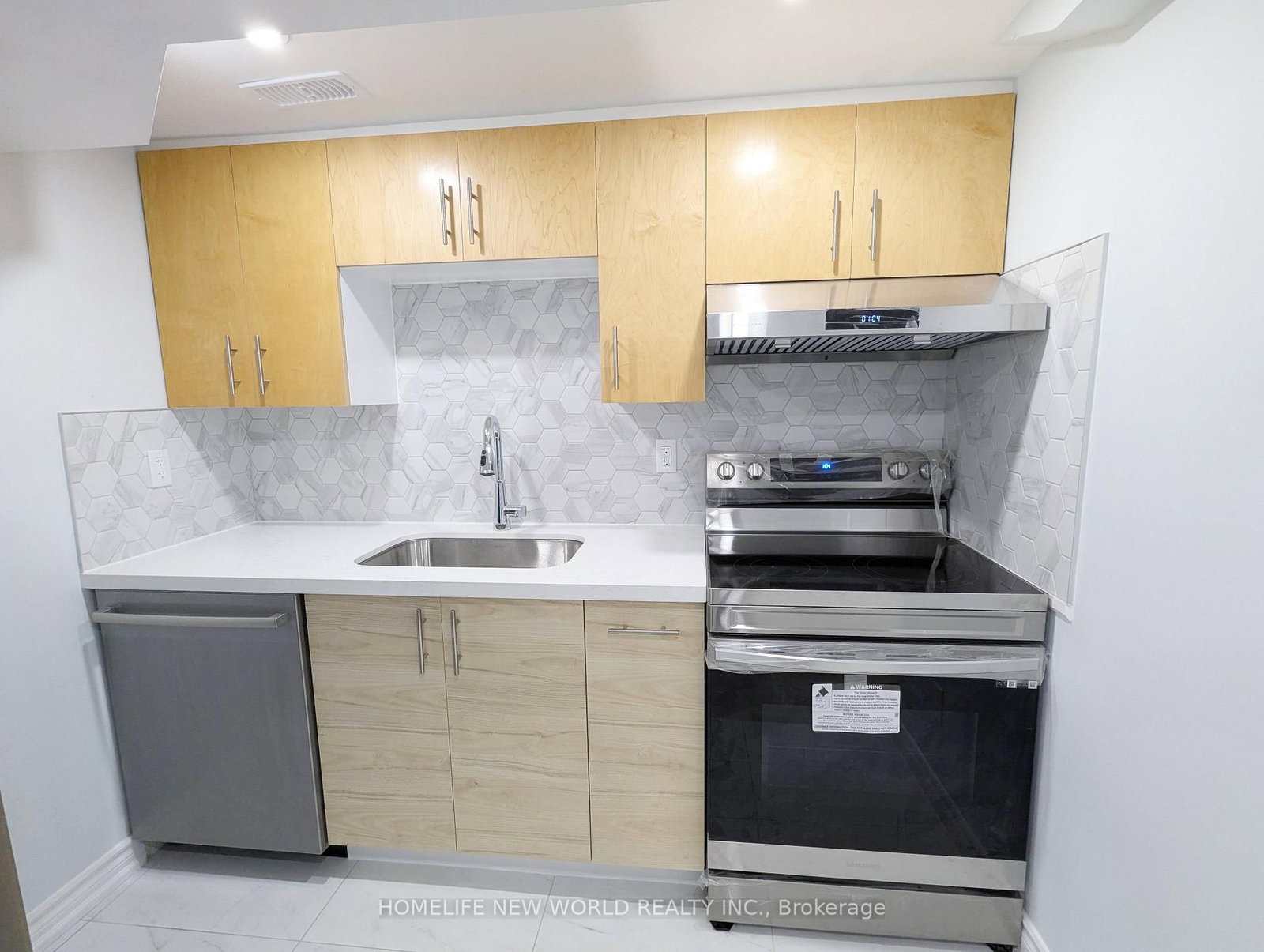 Lower-90 Oakvale Avenue, Toronto, ON, photo 3
