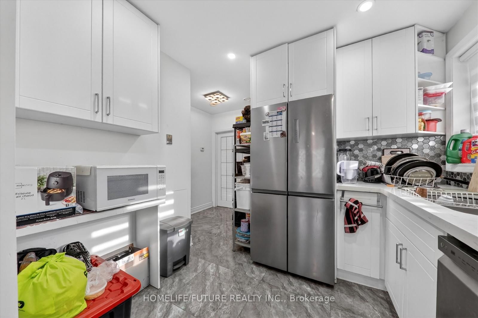 21 Aspendale Drive • Toronto, ON photo 9