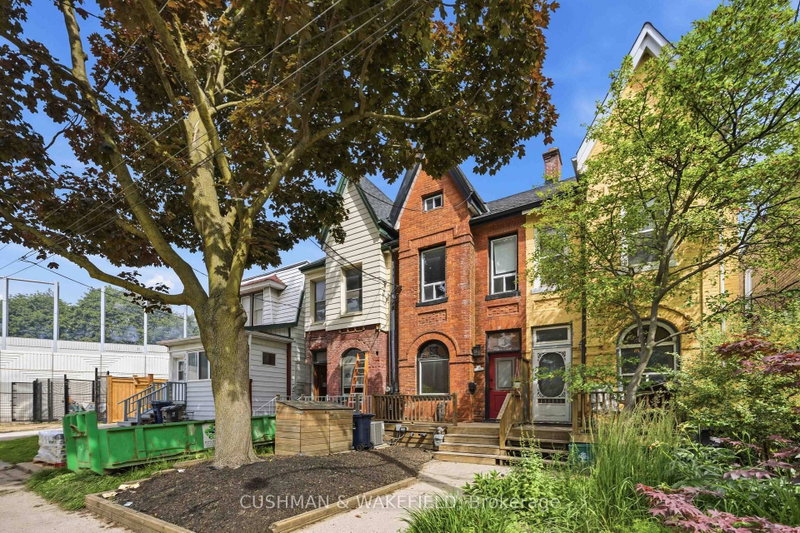 8 Paisley Avenue