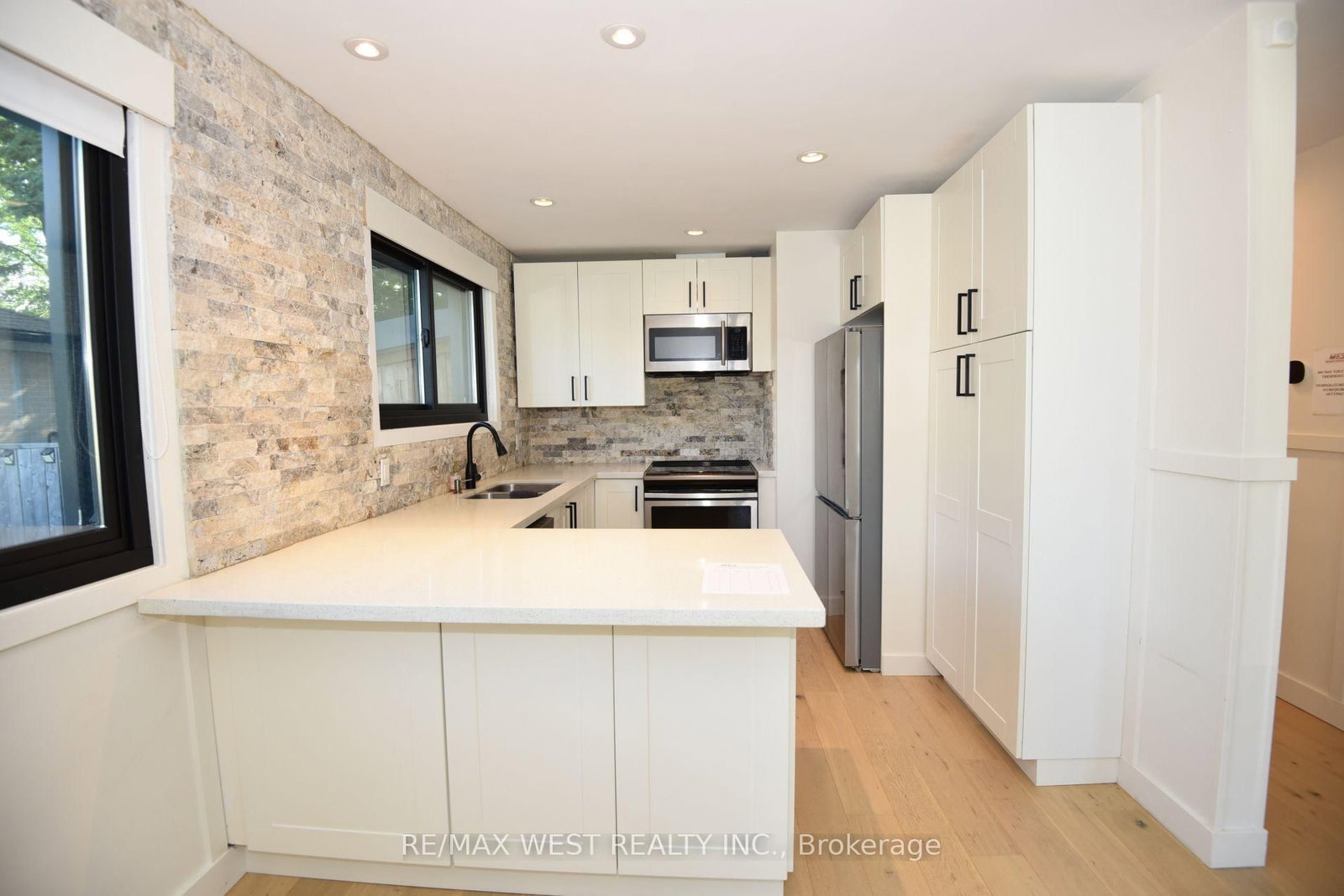 922 N Centre Street • Whitby, ON photo 15