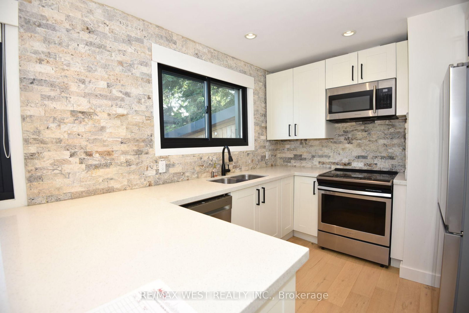 922 N Centre Street • Whitby, ON photo 17