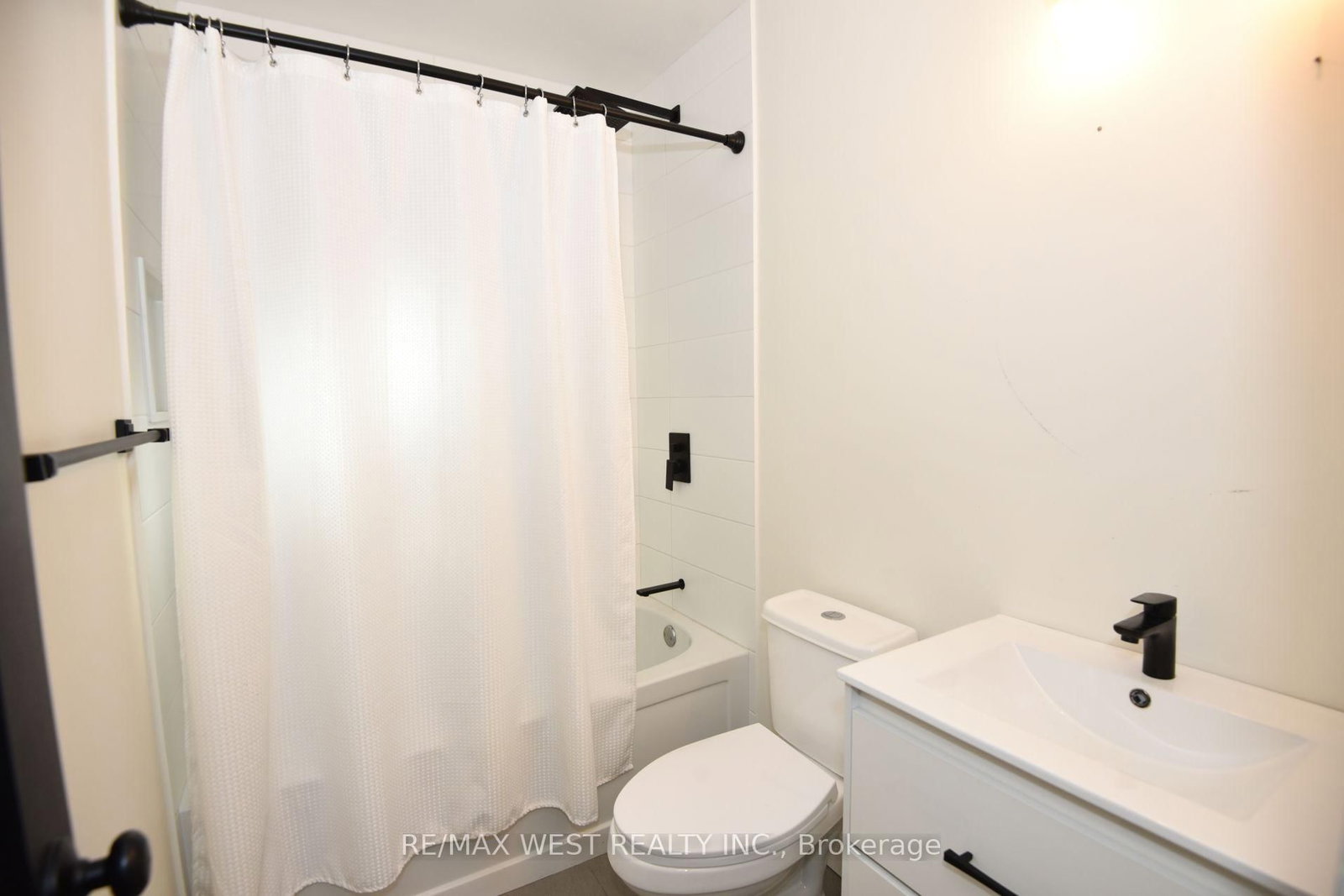 922 N Centre Street • Whitby, ON photo 27