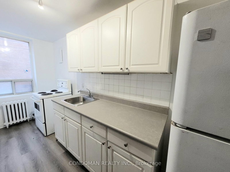 105 - 852 Broadview Avenue