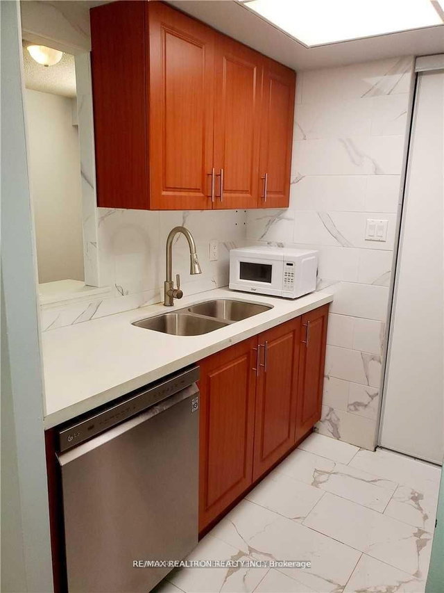 1106 - 5 Greystone Walk Drive