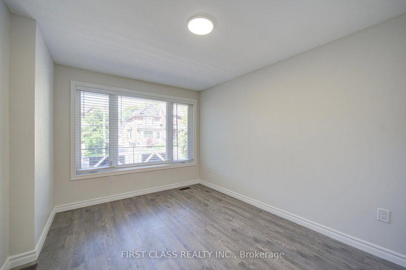 427 Leslie Street