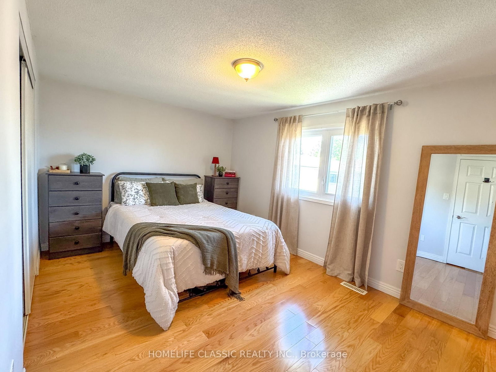 67 Andona Crescent • Toronto, ON photo 8