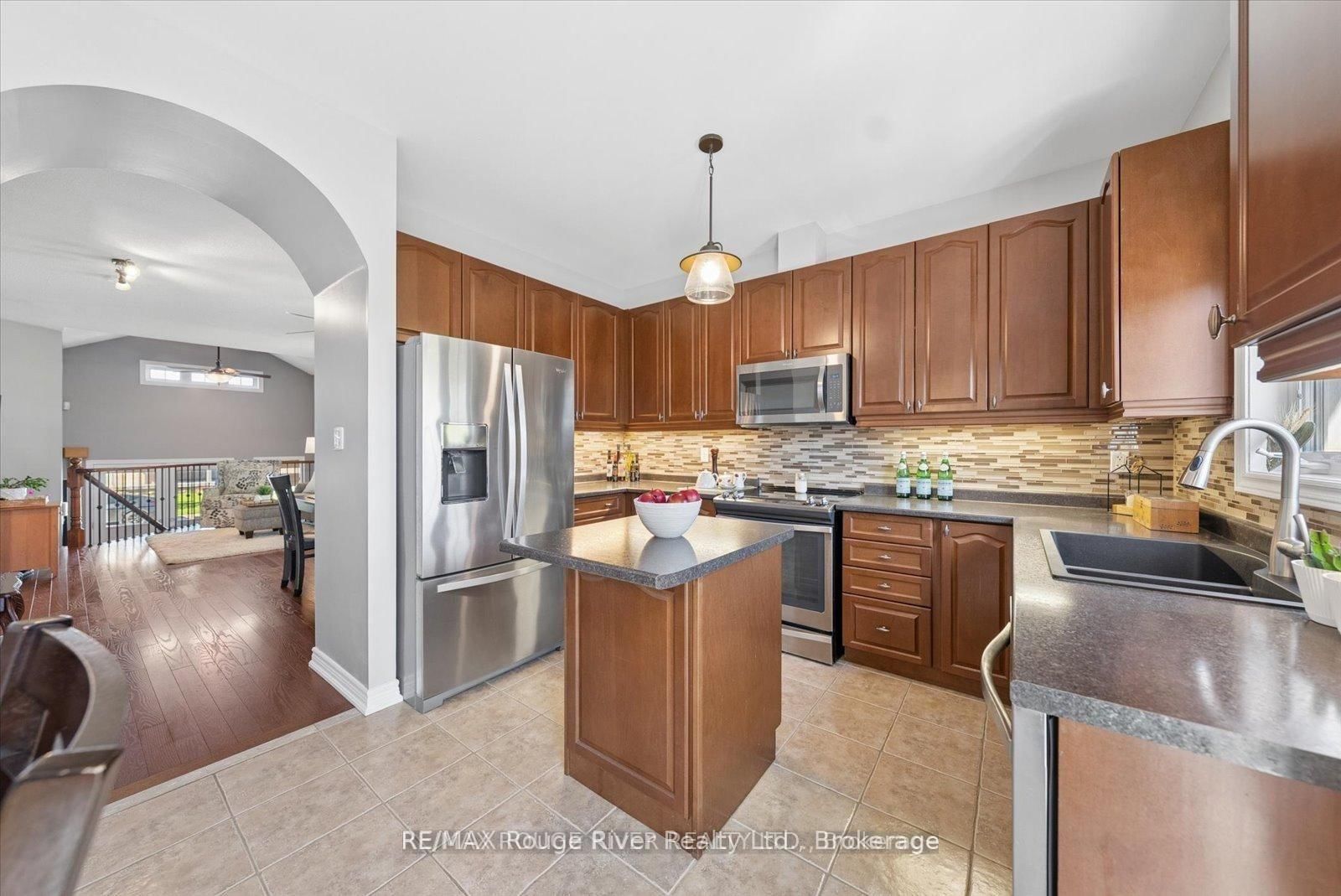 59 Alfred Shrubb Lane • Clarington, ON photo 8