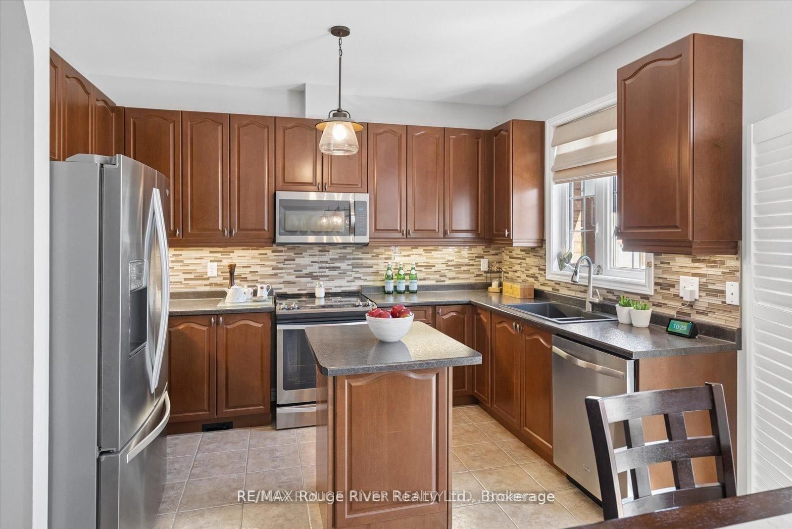 59 Alfred Shrubb Lane • Clarington, ON photo 9