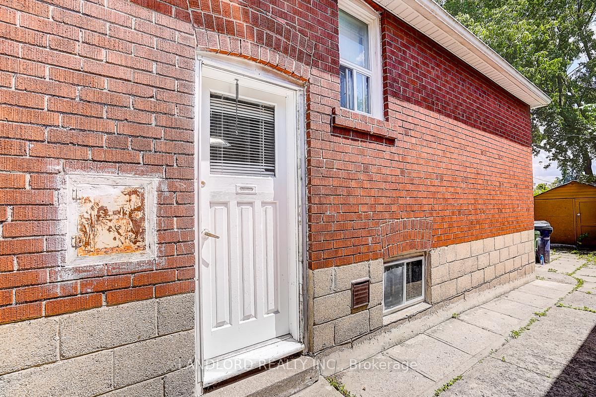 Lower-79 O'Connor Drive, Toronto, ON, photo 4
