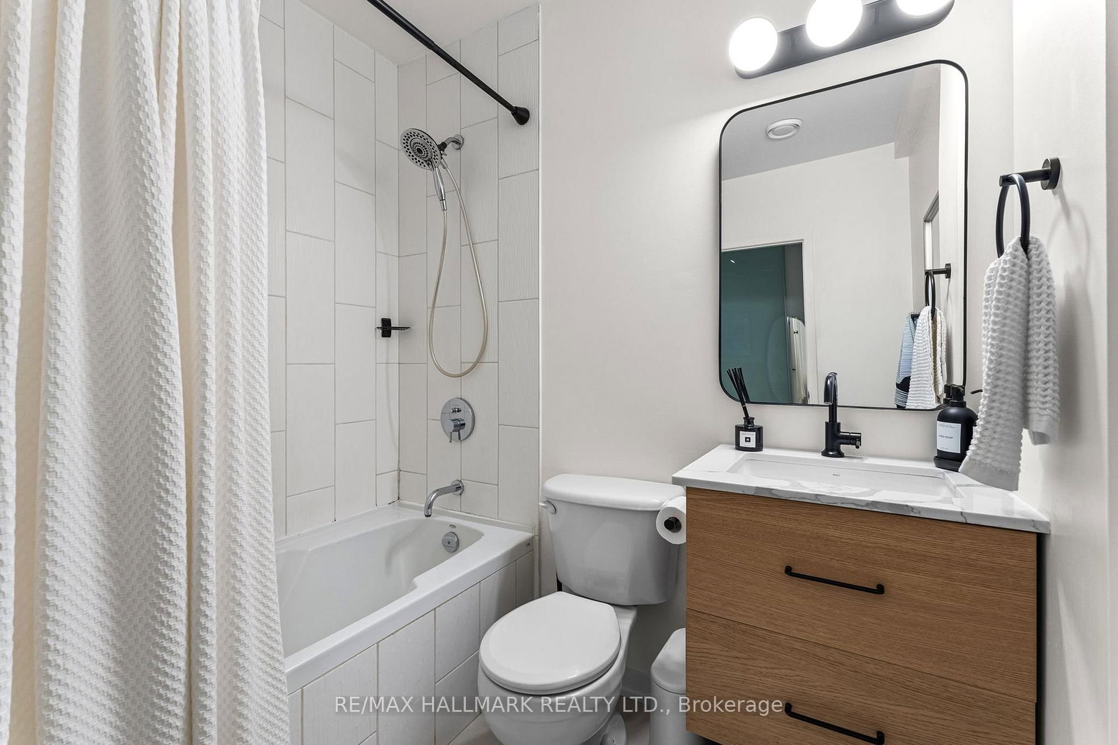 747 E Queen Street • #202 • Toronto, ON photo 15
