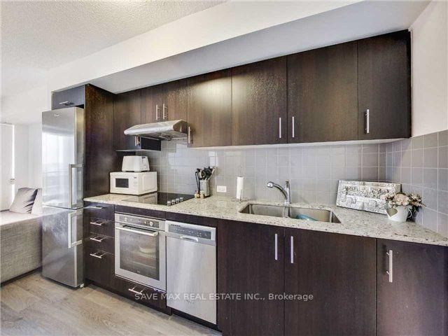 1909-255 Village Green, Toronto, ON, photo 4
