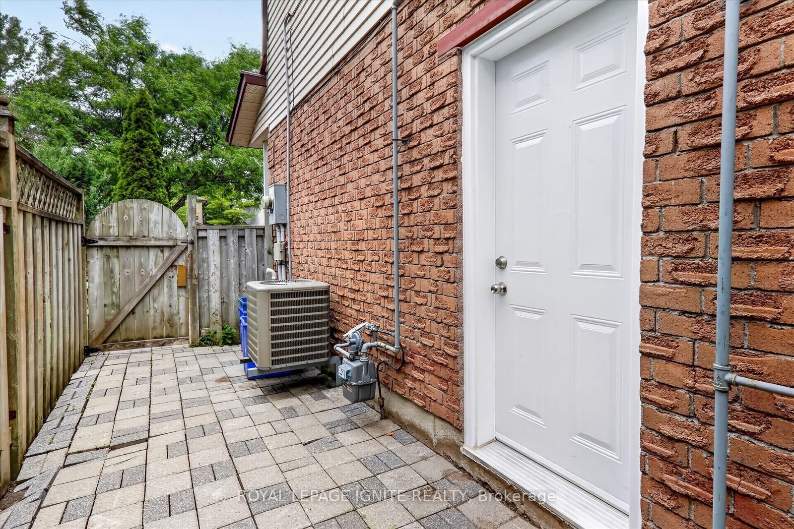 1569 Norwill Crescent • Oshawa, ON photo 5