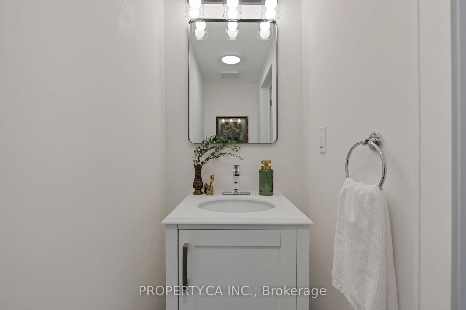 332 Woodfield Road • Toronto, ON photo 9