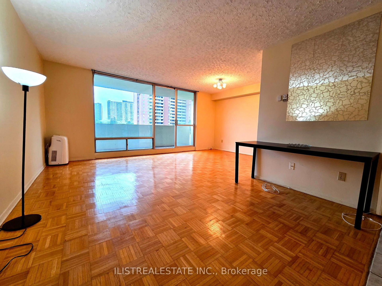 407-5 Massey Square, Toronto, ON