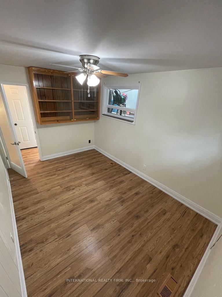 Basement unit-53 Oakridge Drive, Toronto, ON, photo 2