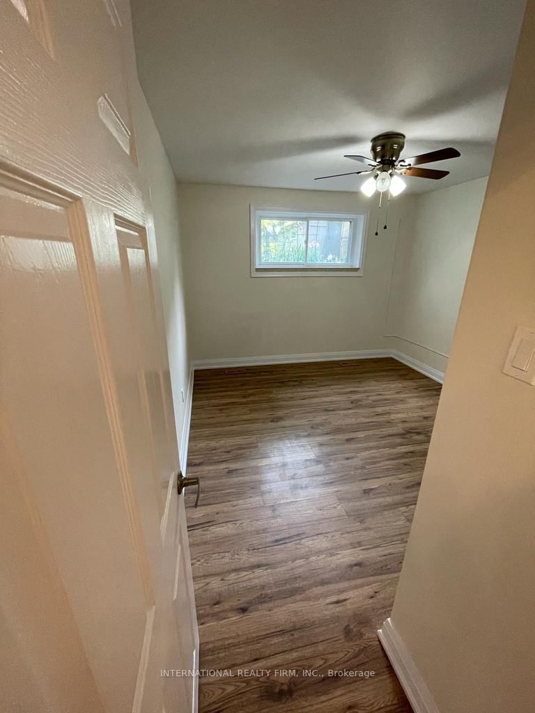 Basement unit-53 Oakridge Drive, Toronto, ON, photo 3