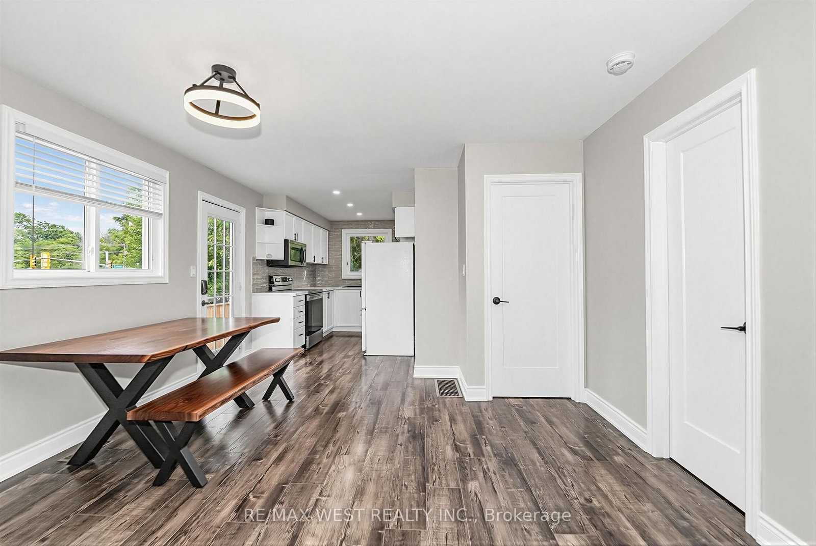 641 Deauville Court • Oshawa, ON photo 3