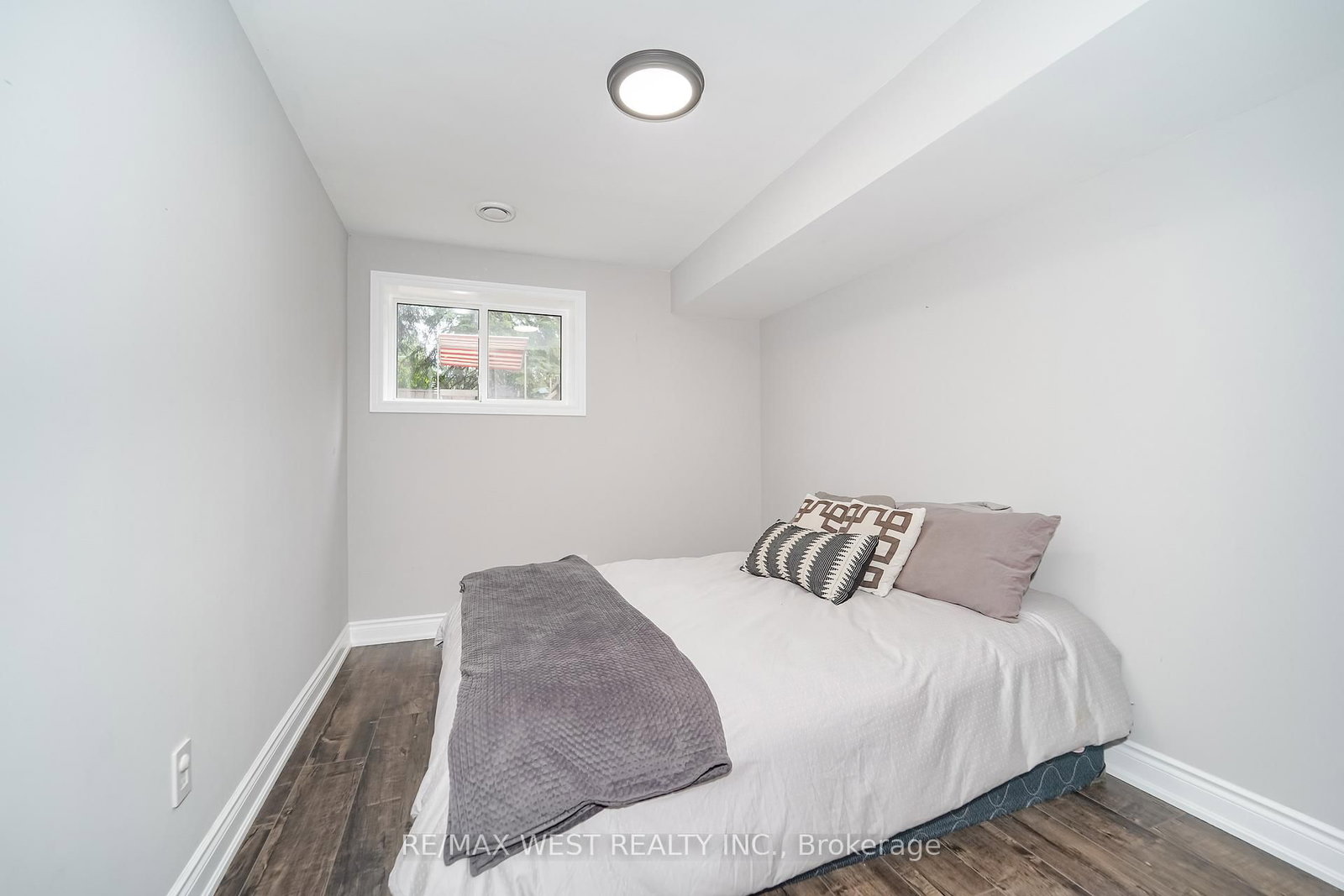 641 Deauville Court • Oshawa, ON photo 7