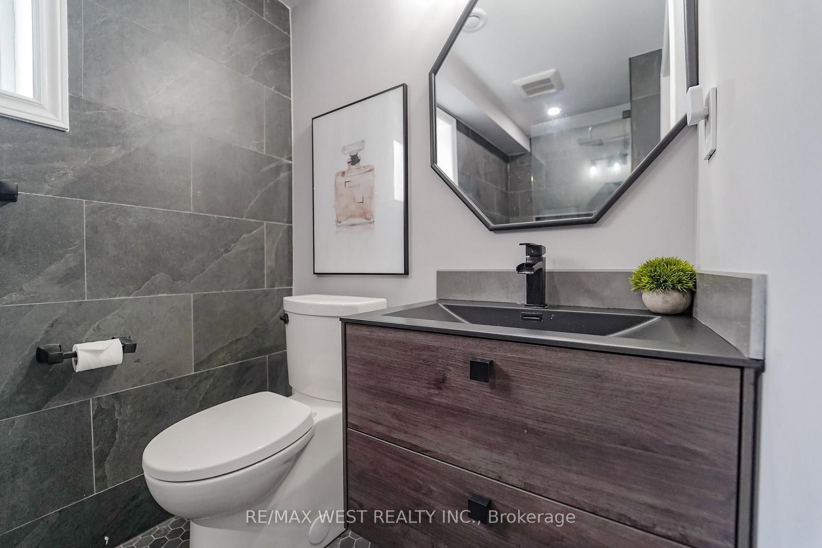 641 Deauville Court • Oshawa, ON photo 9