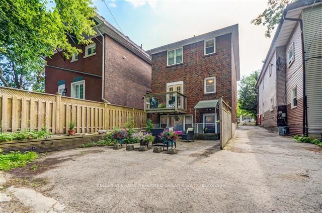 2nd floor - 407 Woodbine Avenue