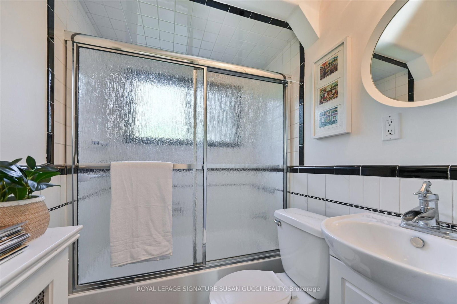 33 Plaxton Drive • Toronto, ON photo 8