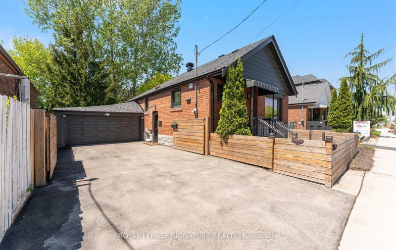 home for lease on 1342 Victoria Park Avenue
