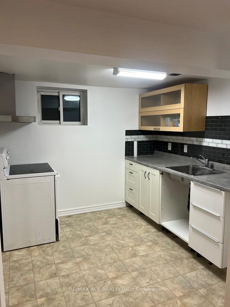 Bsmt-26 Oakridge Drive, Toronto, ON, photo 4