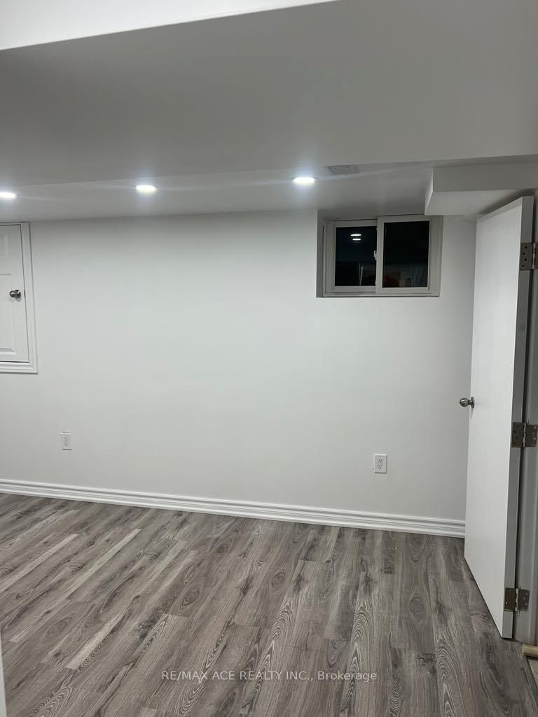 Bsmt-26 Oakridge Drive, Toronto, ON, photo 5