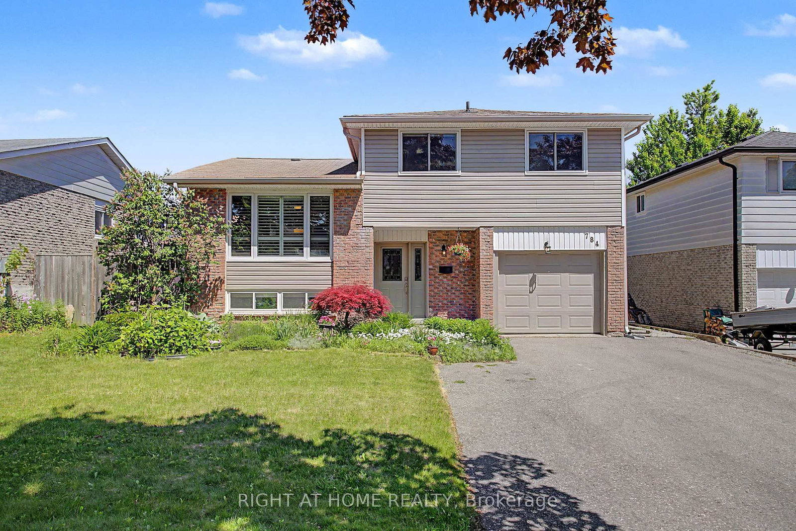 784 Rodney Court • Oshawa, ON photo 2
