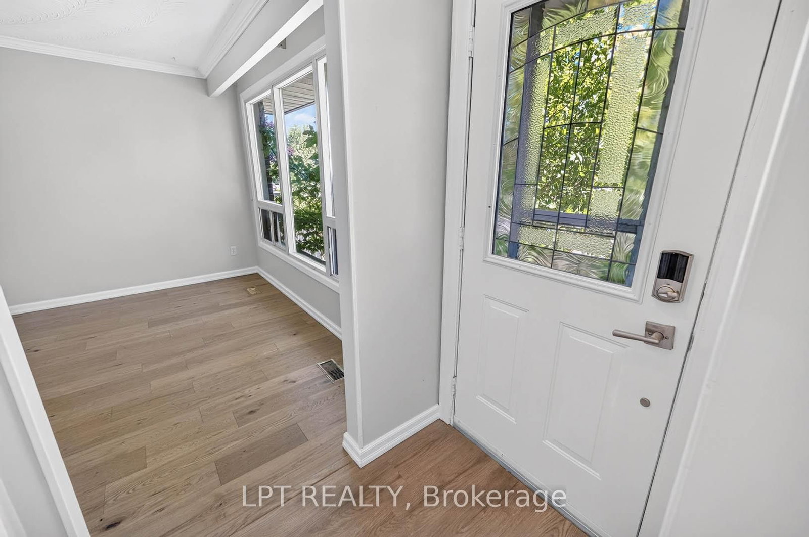 340 Fairlawn Street • Oshawa, ON photo 6