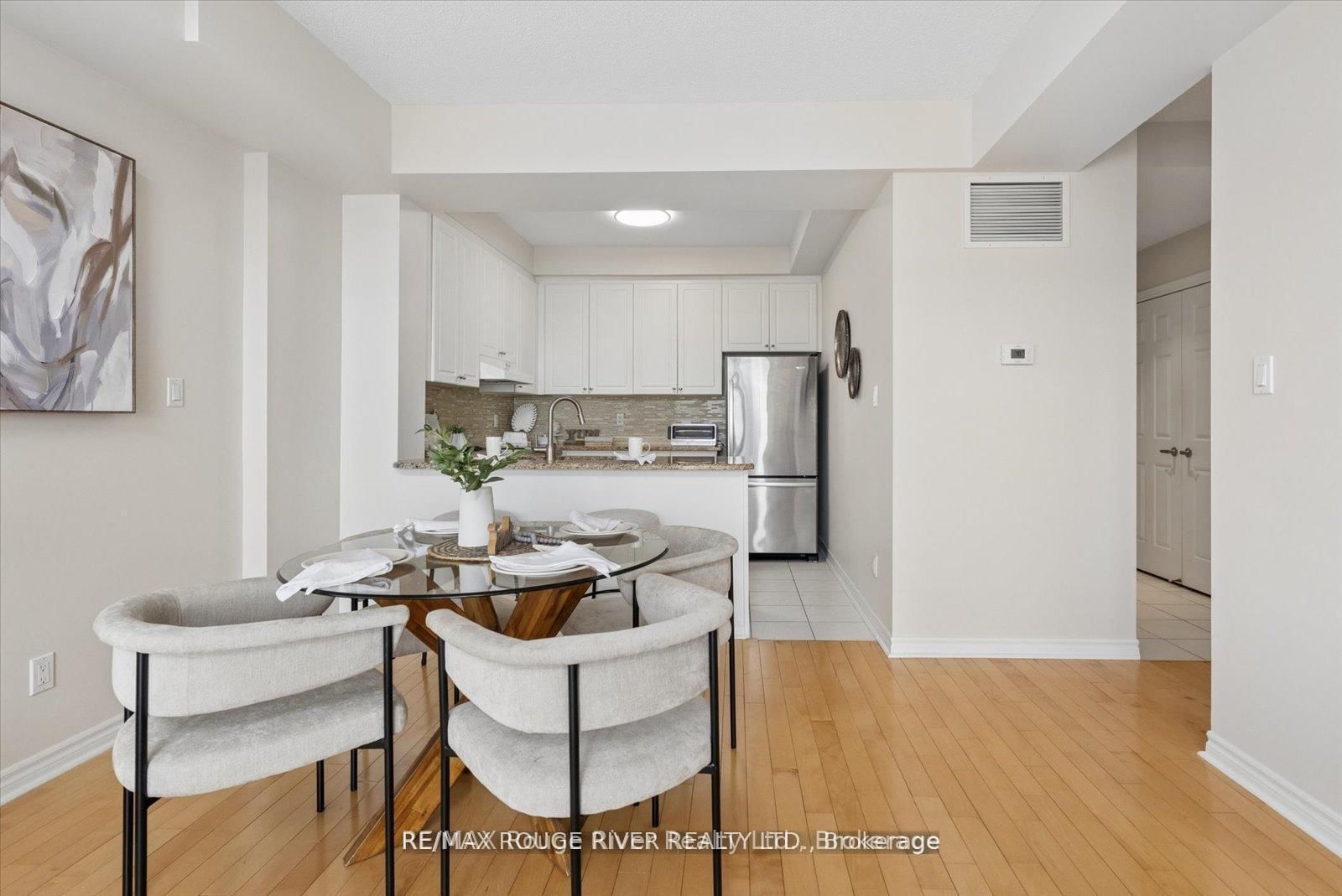 395 Lakebreeze Drive • #306 • Clarington, ON photo 11