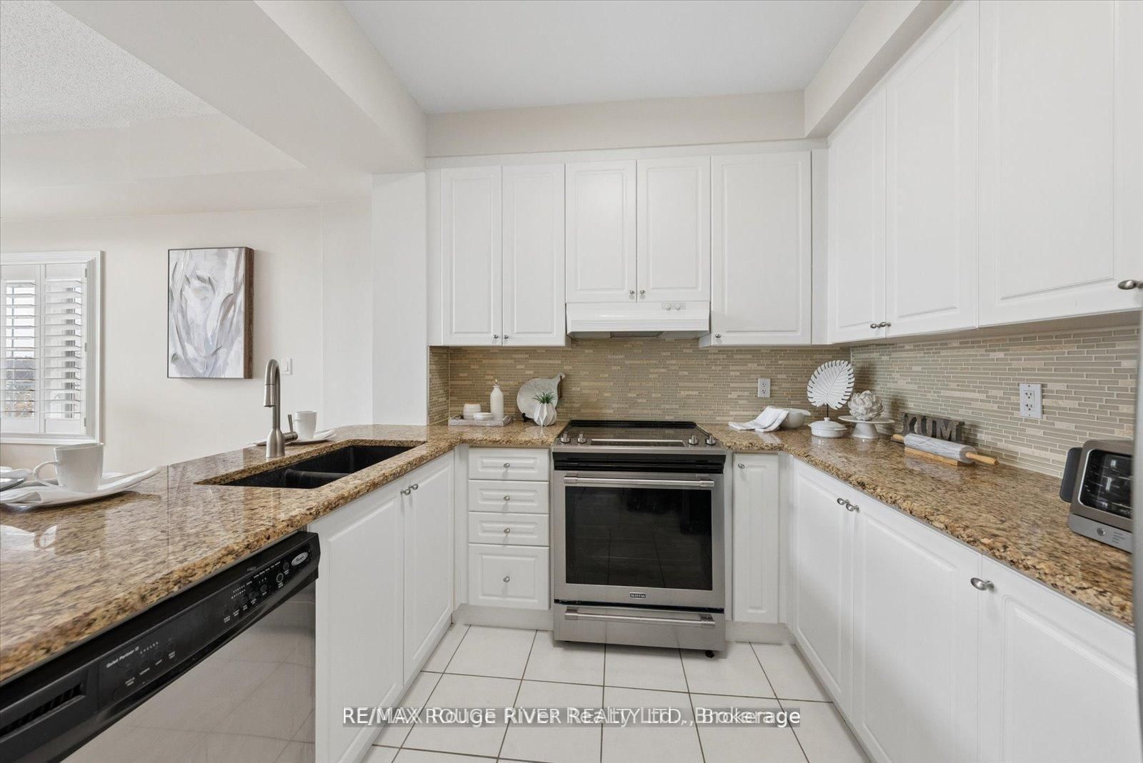 395 Lakebreeze Drive • #306 • Clarington, ON photo 14