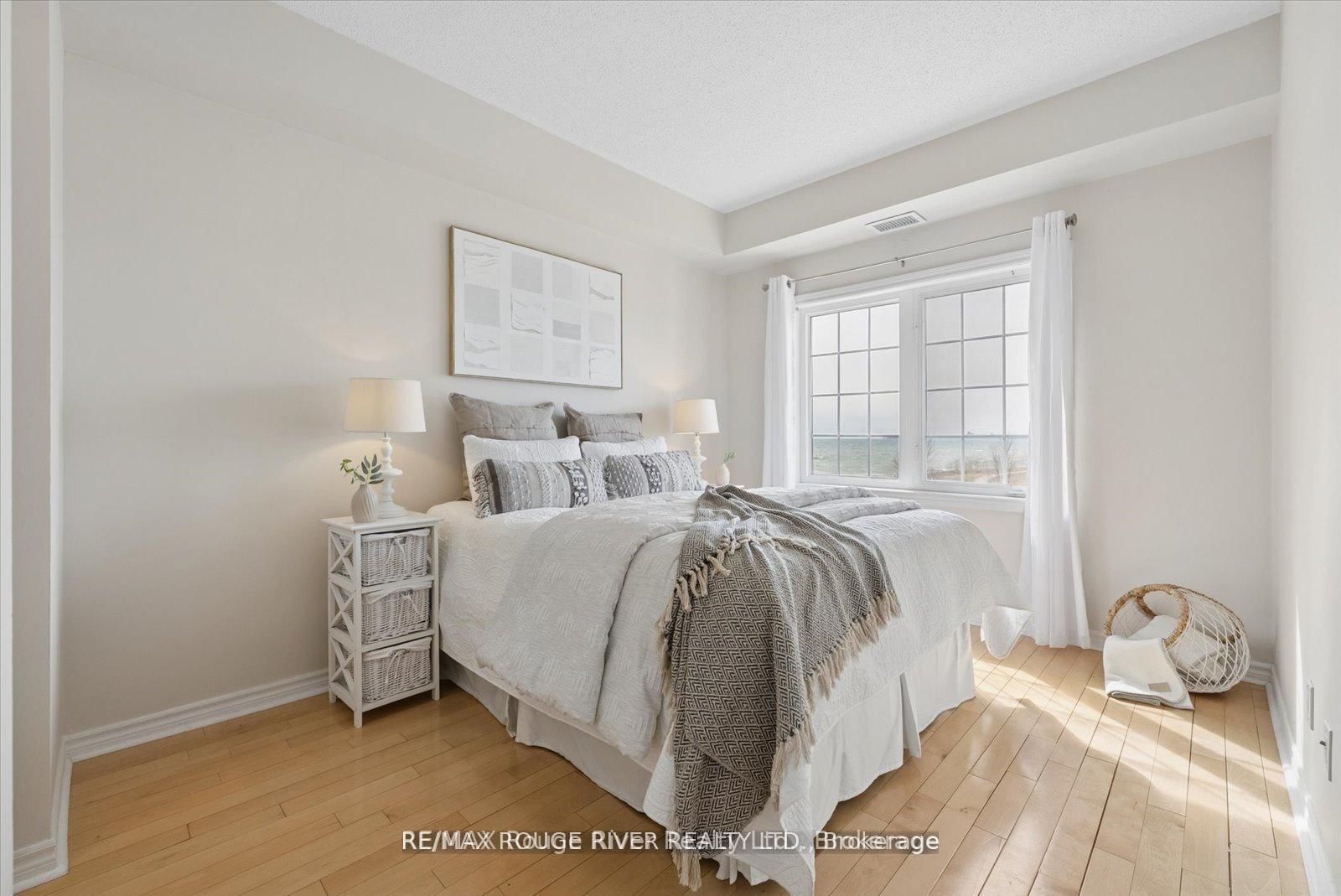 395 Lakebreeze Drive • #306 • Clarington, ON photo 18