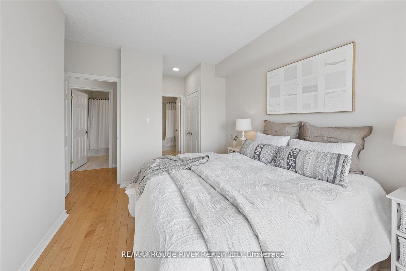 395 Lakebreeze Drive • #306 • Clarington, ON photo 20