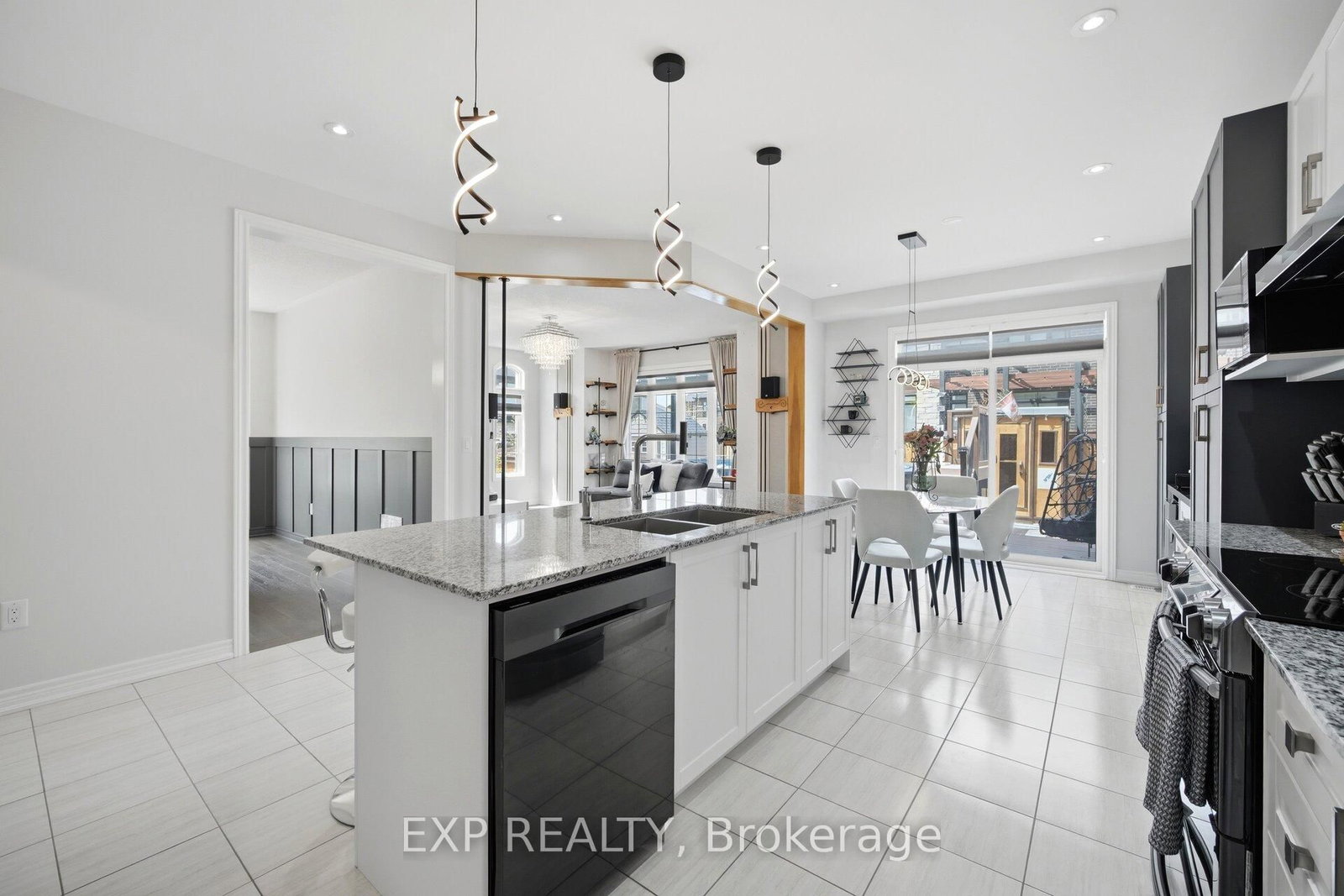 13 Arksey Street • Whitby, ON photo 12
