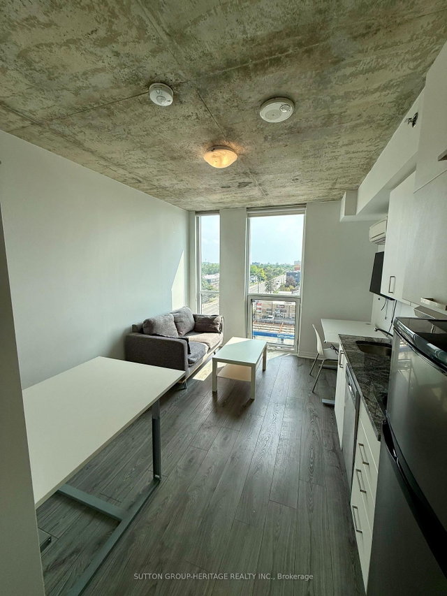 736 - 1900 Simcoe Street N