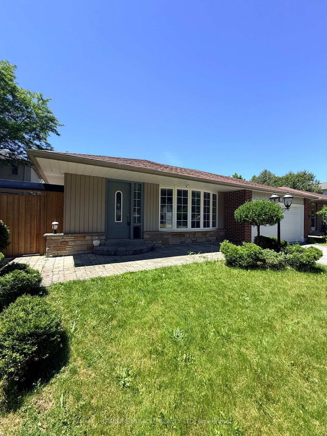 20 King Louis Crescent