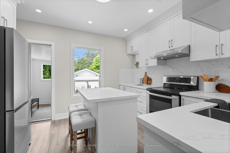 898 Greenwood Toronto,ON M4J 4B8 — Photo 9