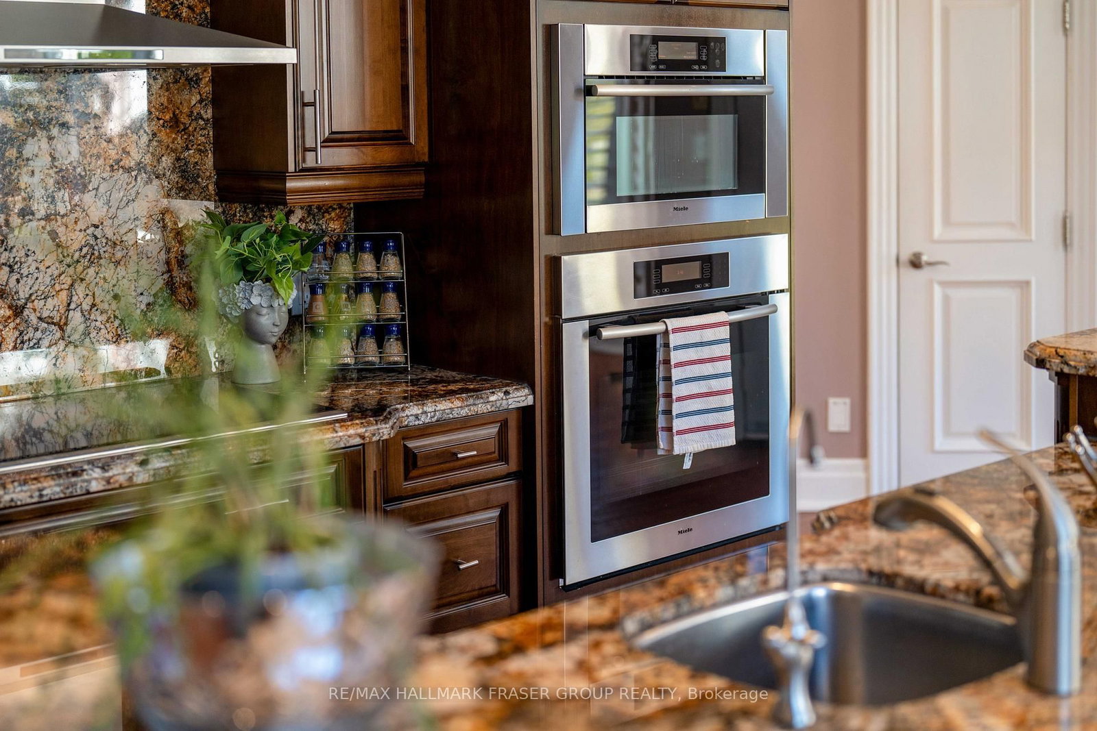 3335 Hollywood Court • Pickering, ON photo 10