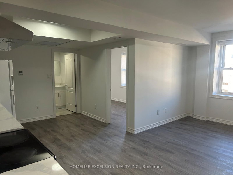 Unit 6 - 3 Simcoe Street S