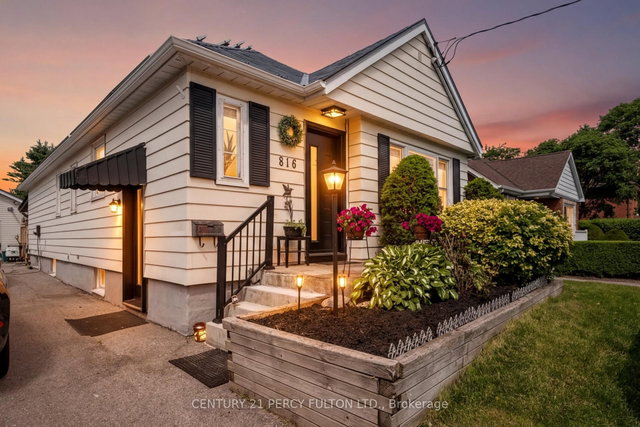 816 SIMCOE Street N N