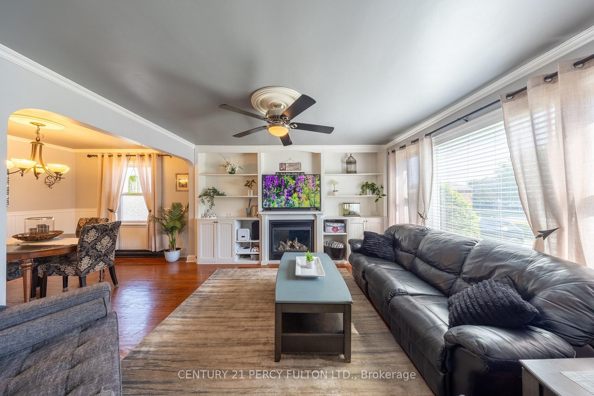 N 816 SIMCOE Street N