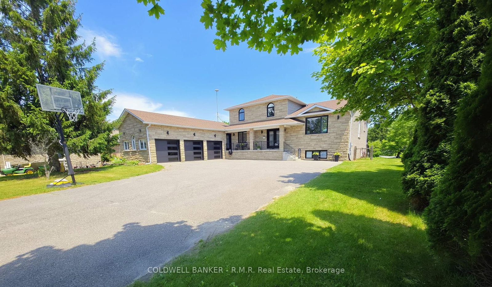 39 King Lane • Clarington, ON photo 2